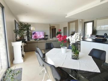 Modern villa in heart of Pezze di Greco