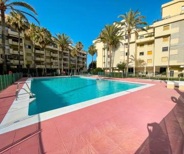 SEAFRONT Apartment with Direct Access to the BEACH