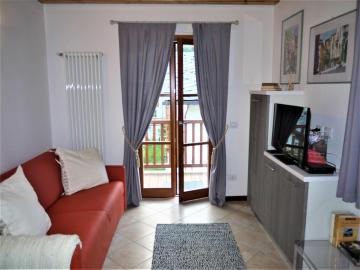 Hilltop apartment in Pré-Saint-Didier with balcony