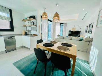 A brand new apartment 60m from the ocean :)