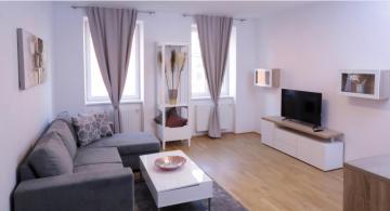 Charming & Large Flat near CentralStation Apt7