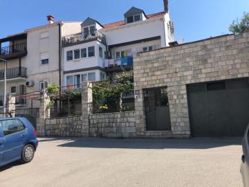 King's Landing Esma' house