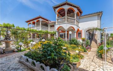 Awesome apartment in Medulin with WiFi and 2 Bedrooms