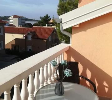 Sweet Shiny Apartment with Sea View