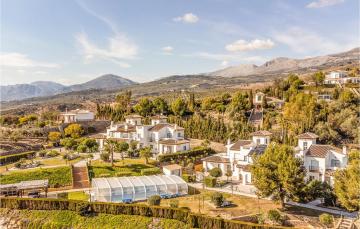 Stunning home in Alcaucín with WiFi and 2 Bedrooms