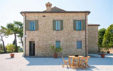 Beautiful apartment in Pesaro with 2 Bedrooms