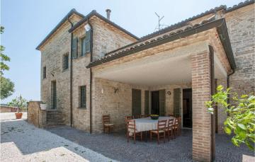 Beautiful apartment in Pesaro with 4 Bedrooms and WiFi
