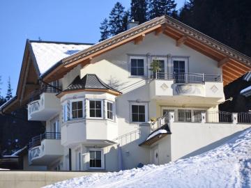 Chic holiday apartment near Ischgl with ski room