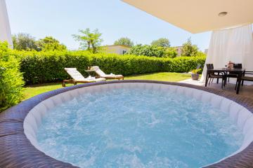 Large luxury beach appartment with hot tube