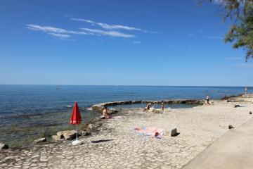 ROZY 80 m from the beach