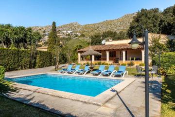Charming 3 bedroomn villa with pool in Pollensa, Special prices Car Hire for Guests