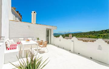 Beautiful home in Casarabonela with Outdoor swimming pool, WiFi and 2 Bedrooms