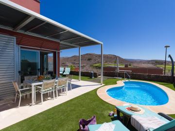 Amazing house with private heated pool and Bbq