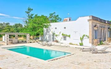Masseria Pugliese DELUXE with indoor and outdoor pool