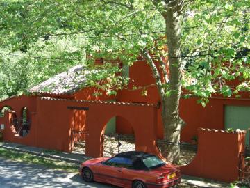 Villa with natural river pool, 15 mins from beach
