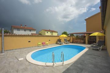 Villa mit privatem Pool, Klima, WLAN, BBQ und guter Lage
