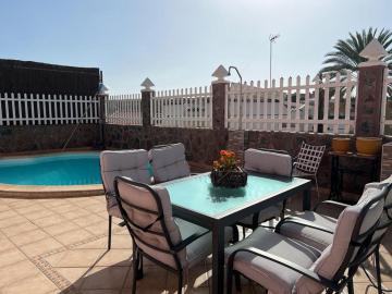Agradable villa con piscina 4 dormitorios