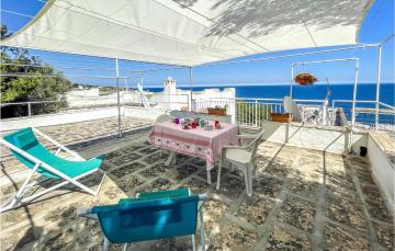 Awesome home in Castro with 2 Bedrooms
