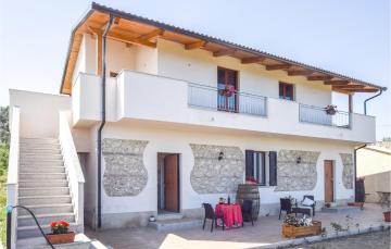 Beautiful apartment in ZAMBRONE with 1 Bedrooms and WiFi