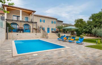 Beautiful home in Novaki with Outdoor swimming pool and 3 Bedrooms