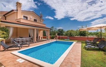 Stunning home in Krvavici with 4 Bedrooms, WiFi and Outdoor swimming pool