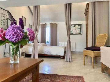 Private En Suite with outdoor entry in Family Farm