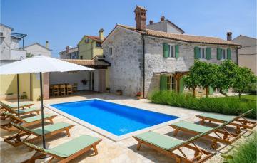 Stunning home in Krnica with 4 Bedrooms, WiFi and Private swimming pool