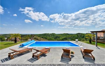 Stunning home in Vinica Breg with Sauna, WiFi and 3 Bedrooms