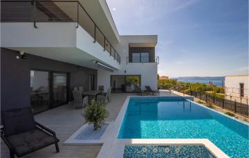 Stunning home in Crikvenica with Outdoor swimming pool, Jacuzzi and WiFi