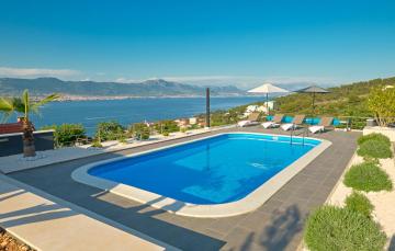 Amazing home in Mastrinka with WiFi, 3 Bedrooms and Outdoor swimming pool