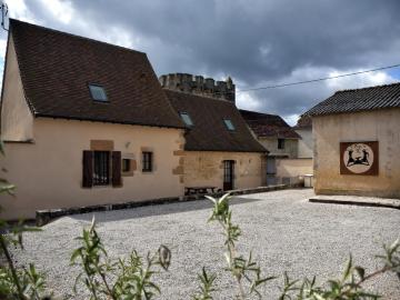 Cosy Holiday Home in Rudelle in a Charming Little Village