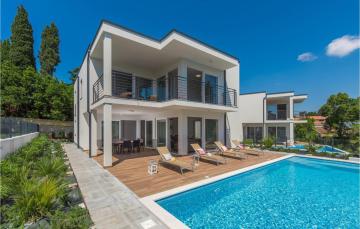 Beautiful home in Premantura with Outdoor swimming pool, WiFi and 4 Bedrooms