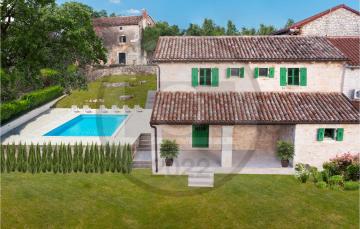 Nice home in Sorici with 3 Bedrooms, WiFi and Outdoor swimming pool