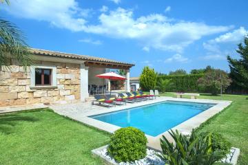 Villa Les Pells by Villa Plus