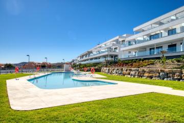 Luxuriously Appointed New Modern Apartment With Sea Views