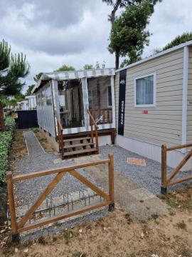 Bungalow neuf 3 chambres avec piscines partagées dans un camping-club vacances haut de gamme