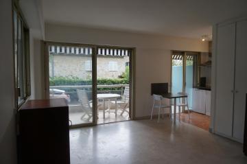 Juan-les-pins résidentiel, grand studio proche plages et commerces