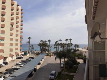 Piso centrico en urbanización frente al mar
