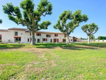 Domaine de la Toumanque- Mas provençal rénové- 4 chambres - 14 couchages