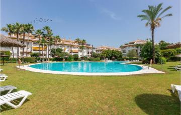 Amazing apartment in Marbella with Outdoor swimming pool, WiFi and 3 Bedrooms