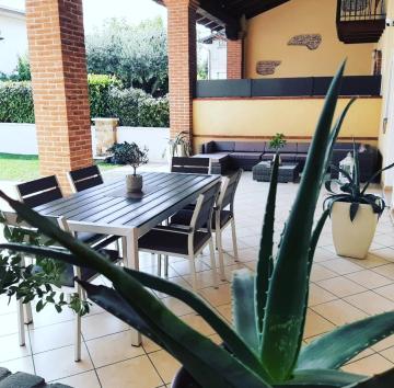 Sotto il Portico Home