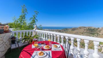 Villa José Andrés Torrox by Ruralidays