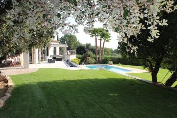 Luxurious villa 4 bedrooms in secluded area, swimming pool