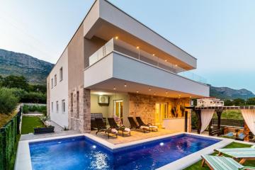 VILLA OLEA-with pool and station for electric cars