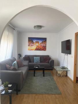 Comfortable and Spacious 3 Bedroom Apartment