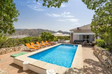 Villa Liviana, Piscina Barbacoa y preciosas vistas 5 minutos de Cómpeta