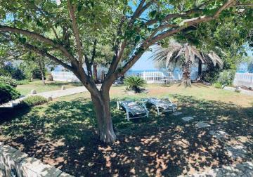 Villa Niriides in front of the beach