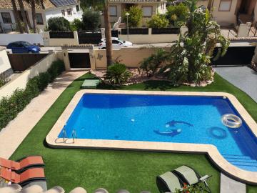 Villa with serene mountain views. Spacious garden with 10x5m pool.