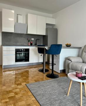 APARTMENT M&S