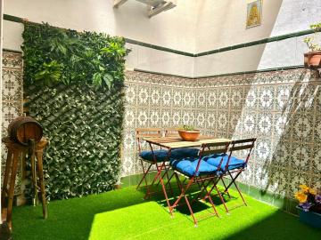 Adela & private courtyard by ELE Apartments